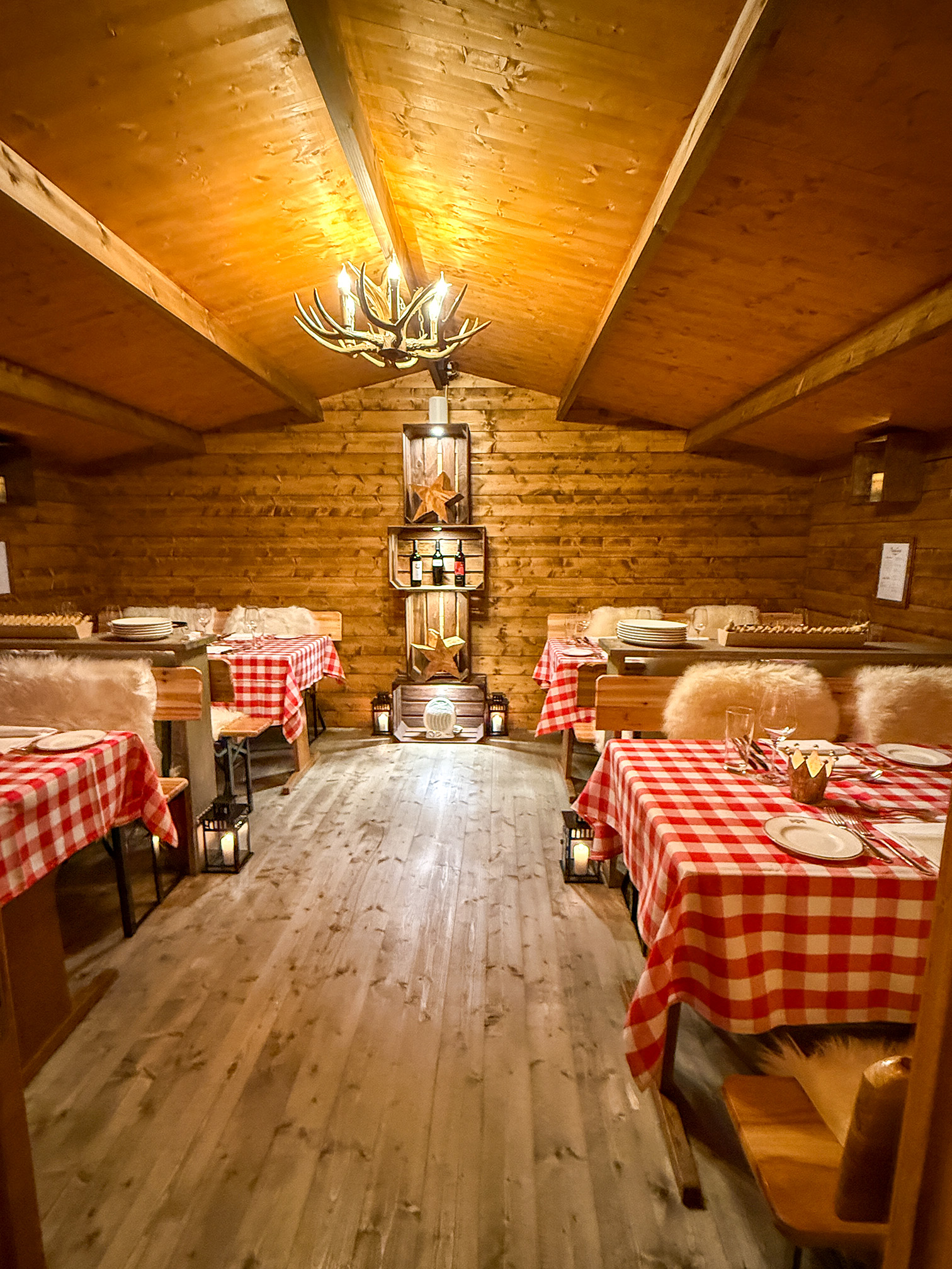 Krone_Lenzburg_Blockhütte_innen_2025_web